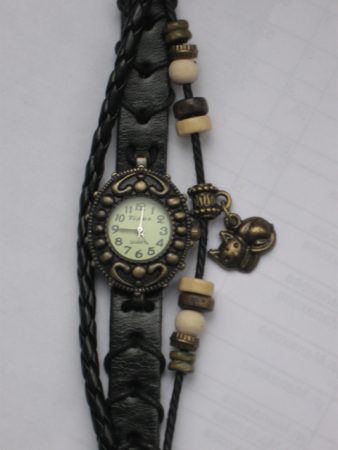 Женские часы-браслет с подвеской коричневые